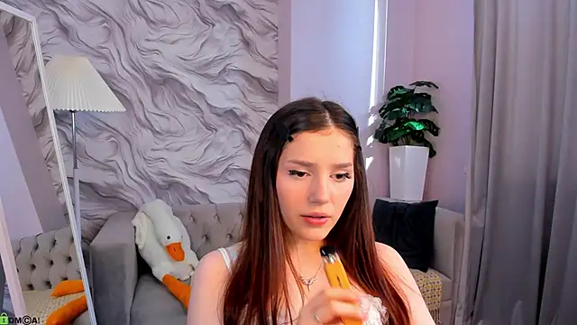 Lonny Peach online show from May 2026 03:13:01 AM
