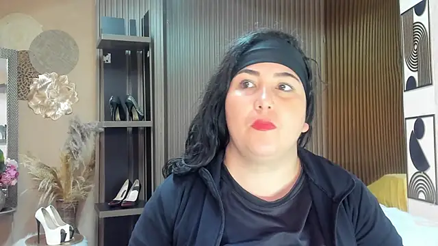 Snapshot of BBWLuxuryMuse chatting on May 2026 11:41:02 AM BBWLuxuryMuse online show from May 2026 11:41:02 AM