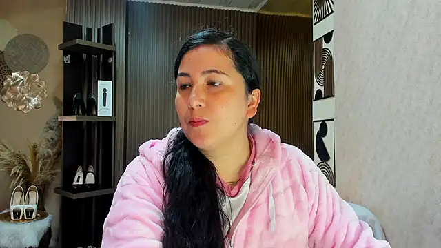 Snapshot of BBWLuxuryMuse chatting on May 2026 11:38:01 AM BBWLuxuryMuse online show from May 2026 11:38:01 AM