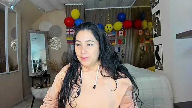 Snapshot of BBWLuxuryMuse chatting on June 2026 12:10:02 PM BBWLuxuryMuse online show from June 2026 12:10:02 PM