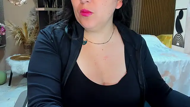 Snapshot of BBWLuxuryMuse chatting on May 2026 11:50:01 AM BBWLuxuryMuse online show from May 2026 11:50:01 AM
