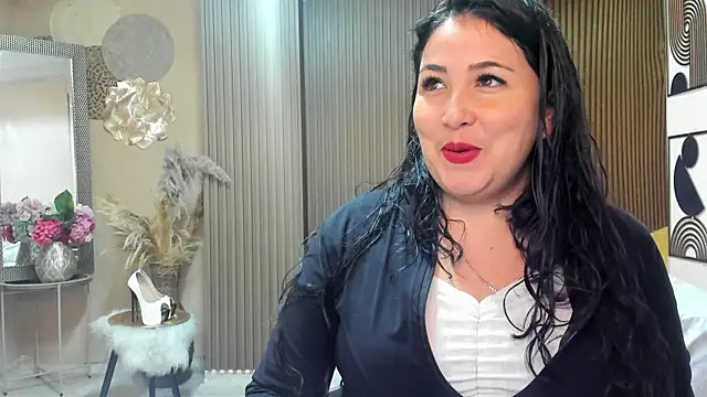 Snapshot of BBWLuxuryMuse chatting on May 2026 11:42:01 AM BBWLuxuryMuse online show from May 2026 11:42:01 AM