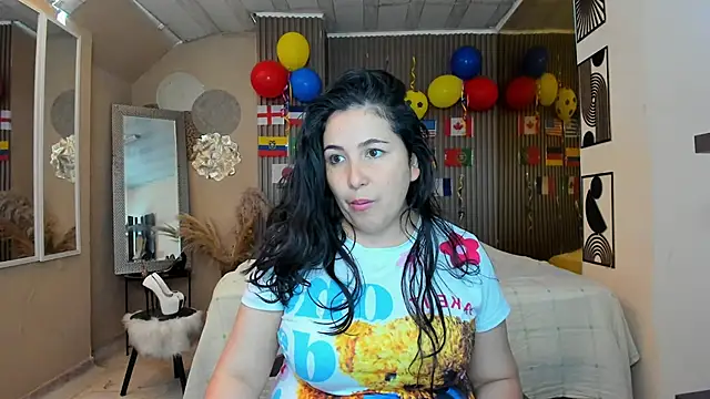 Snapshot of BBWLuxuryMuse chatting on June 2026 03:51:01 PM BBWLuxuryMuse online show from June 2026 03:51:01 PM