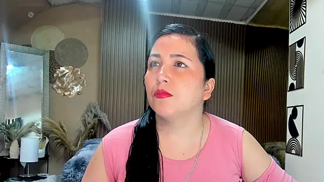 Snapshot of BBWLuxuryMuse chatting on June 2026 11:15:01 AM BBWLuxuryMuse online show from June 2026 11:15:01 AM