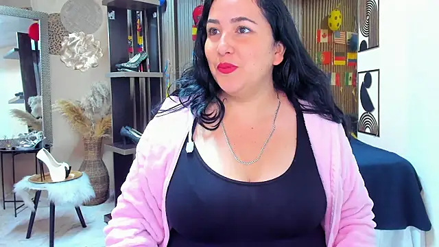 Snapshot of BBWLuxuryMuse chatting on July 2026 11:50:01 AM BBWLuxuryMuse online show from July 2026 11:50:01 AM