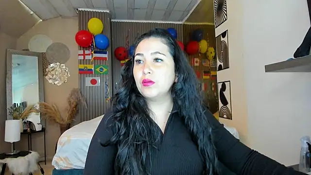 Snapshot of BBWLuxuryMuse chatting on June 2026 11:42:02 AM BBWLuxuryMuse online show from June 2026 11:42:02 AM