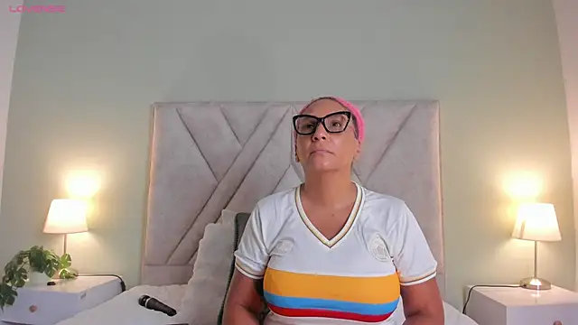 Eva-Millss online show from May 2026 12:33:02 PM
