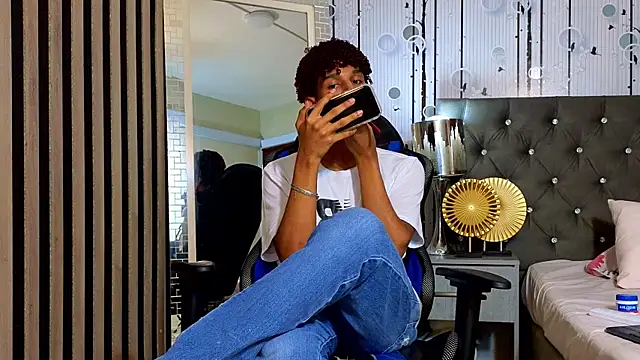 Alex Bloom online show from June 2026 07:37:02 PM