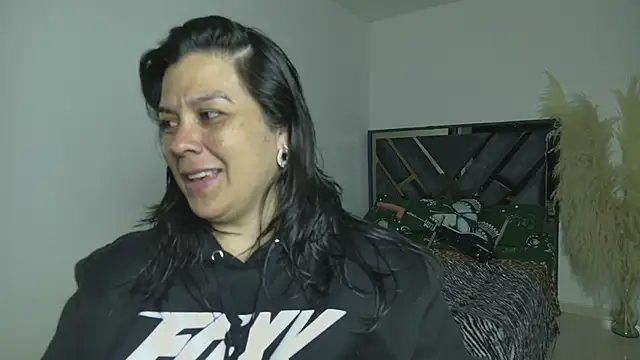 Martina Foxy01 online show from May 2026 11:33:02 AM