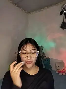 Snapshot of Kiara_Mirage chatting on May 2026 12:04:02 AM Kiara Mirage online show from May 2026 12:04:02 AM