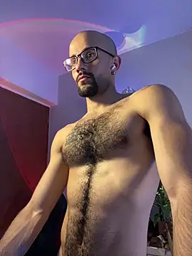 Snapshot of LarryGarzon chatting on May 2026 01:31:02 AM LarryGarzon online show from May 2026 01:31:02 AM
