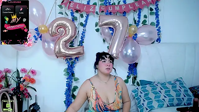 Azumi Cosplay  online show from May 2026 09:47:01 PM