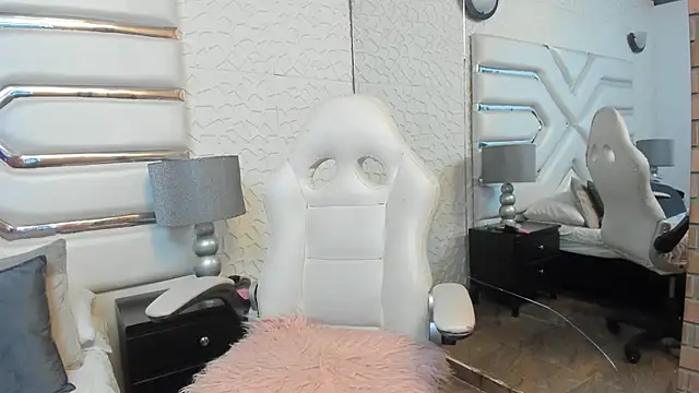 KattyLilli online show from May 2026 10:10:02 PM