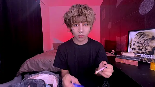 Aronn 44 online show from May 2026 05:46:01 PM