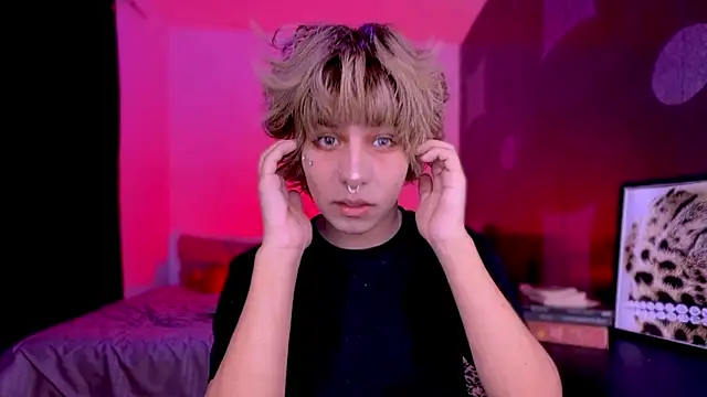 Aronn 44 online show from May 2026 01:26:01 AM