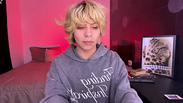 Aronn 44 online show from May 2026 01:47:02 AM