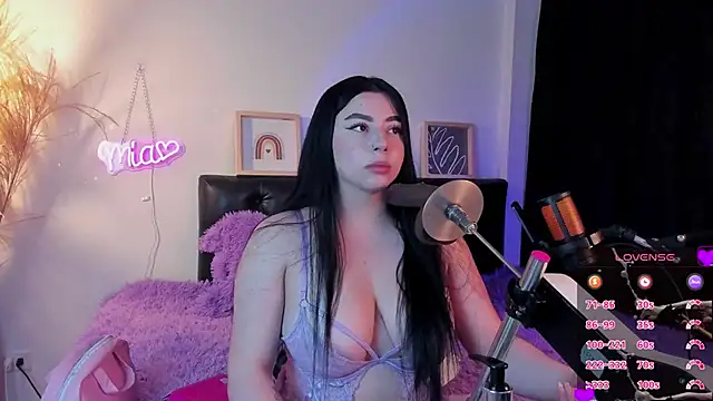 Snapshot of mia_valentine__ chatting on May 2026 10:05:01 PM mia valentine online show from May 2026 10:05:01 PM