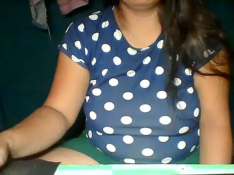 MommyKaye30 online show from June 2026 06:09:01 PM
