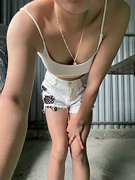 Lindan80 online show from May 2026 01:44:01 AM