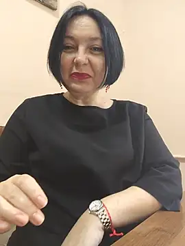 Snapshot of EmmaEmmy40 chatting on May 2026 07:18:01 AM EmmaEmmy40 online show from May 2026 07:18:01 AM