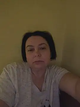 Snapshot of EmmaEmmy40 chatting on May 2026 07:08:01 PM EmmaEmmy40 online show from May 2026 07:08:01 PM