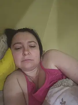 Snapshot of EmmaEmmy40 chatting on May 2026 05:52:01 PM EmmaEmmy40 online show from May 2026 05:52:01 PM