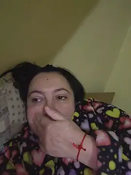 Snapshot of EmmaEmmy40 chatting on May 2026 06:03:01 PM EmmaEmmy40 online show from May 2026 06:03:01 PM