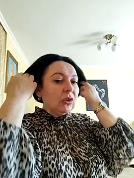Snapshot of EmmaEmmy40 chatting on May 2026 05:48:01 AM EmmaEmmy40 online show from May 2026 05:48:01 AM