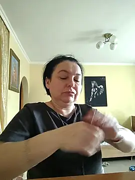 Snapshot of EmmaEmmy40 chatting on May 2026 05:33:01 AM EmmaEmmy40 online show from May 2026 05:33:01 AM