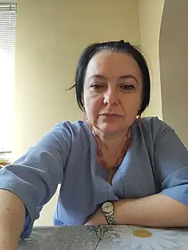 Snapshot of EmmaEmmy40 chatting on June 2026 05:18:01 AM EmmaEmmy40 online show from June 2026 05:18:01 AM