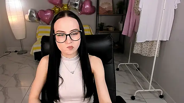 Kira Limerd online show from May 2026 01:14:01 PM