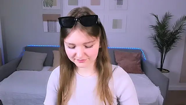 LookEva online show from May 2026 12:30:01 PM