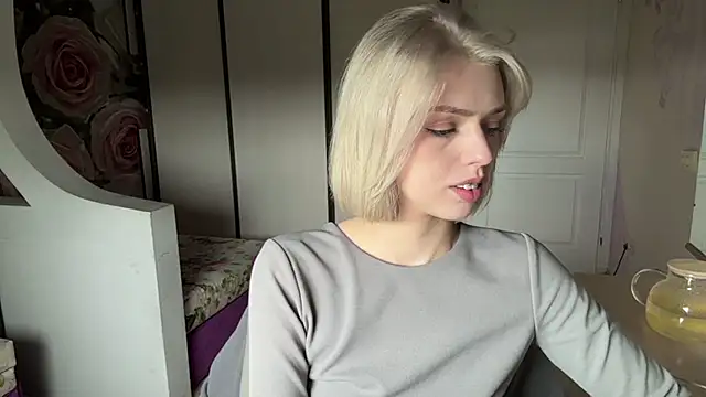 Snapshot of ScarlettRosy chatting on June 2026 04:39:01 AM ScarlettRosy online show from June 2026 04:39:01 AM