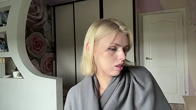 Snapshot of ScarlettRosy chatting on June 2026 04:45:02 AM ScarlettRosy online show from June 2026 04:45:02 AM