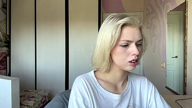 Snapshot of ScarlettRosy chatting on June 2026 04:46:01 AM ScarlettRosy online show from June 2026 04:46:01 AM