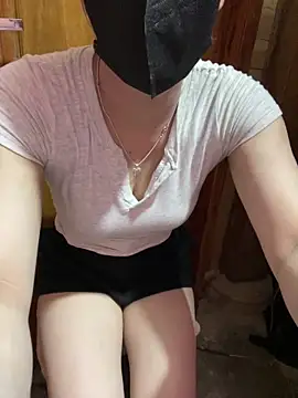 Snapshot of Lovely23-22 chatting on May 2026 04:17:02 PM Lovely23-22 online show from May 2026 04:17:02 PM
