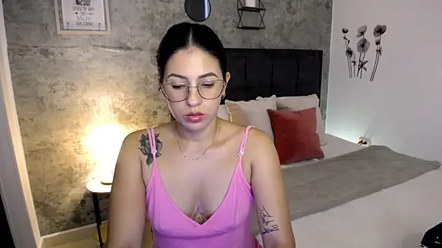 isa cruzx online show from May 2026 09:21:02 PM