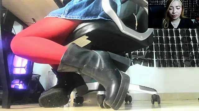 MissAlmaFenix online show from June 2026 06:02:02 PM