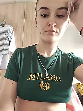 Kamila lov online show from May 2026 12:44:01 PM
