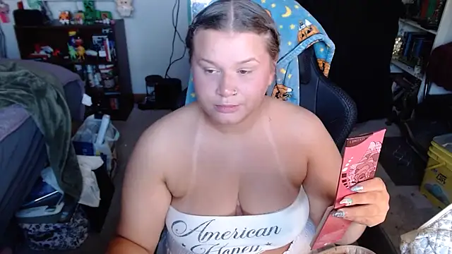 Snapshot of prettybabygurl04 chatting on May 2026 08:15:02 PM prettybabygurl04 online show from May 2026 08:15:02 PM