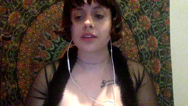 moniqueisalovergirl online show from May 2026 12:02:01 AM