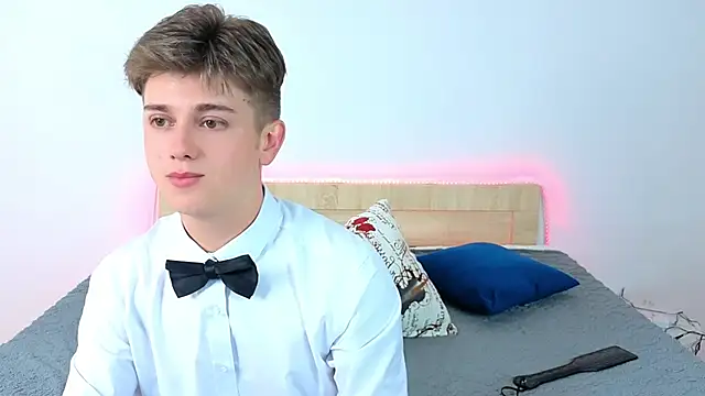 Miless Cooper online show from June 2026 03:15:02 AM