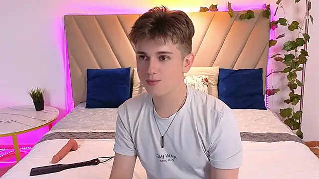 Snapshot of Miless_Cooper chatting on July 2026 08:09:02 PM Miless Cooper online show from July 2026 08:09:02 PM