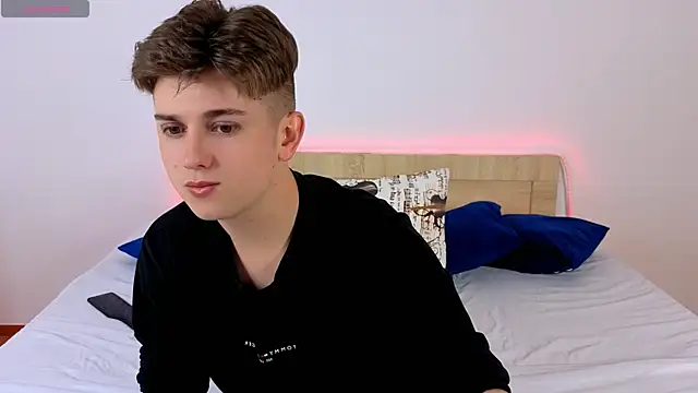 Miless Cooper online show from May 2026 04:33:02 AM