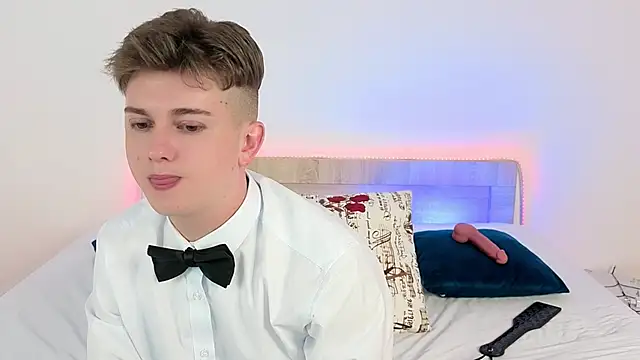 Miless Cooper online show from June 2026 03:39:02 AM