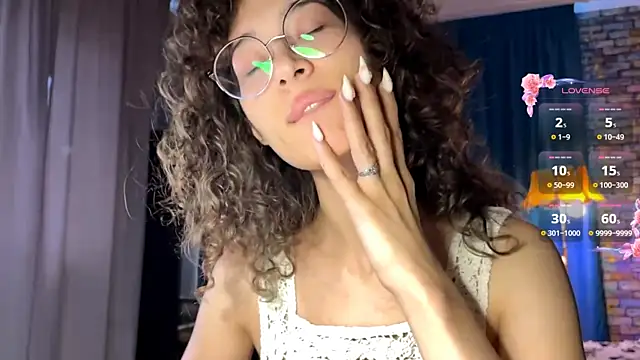 Snapshot of CurlyWinx chatting on May 2026 08:31:01 AM CurlyWinx online show from May 2026 08:31:01 AM