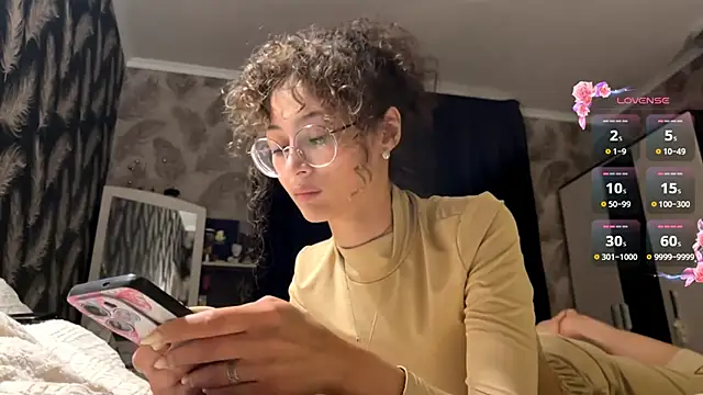 Snapshot of CurlyWinx chatting on May 2026 06:09:01 PM CurlyWinx online show from May 2026 06:09:01 PM