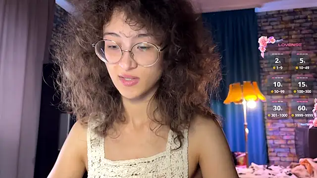 Snapshot of CurlyWinx chatting on June 2026 05:19:01 AM CurlyWinx online show from June 2026 05:19:01 AM