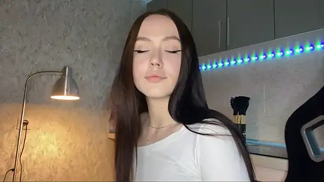 WarmDreams online show from May 2026 01:47:01 PM