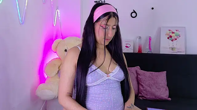Sara Blum online show from June 2026 02:06:02 AM